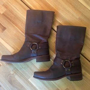 Women’s Frye Harness boots 8m